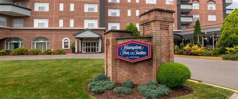 Hampton Inn and Suites Stamford, CT Hotel .